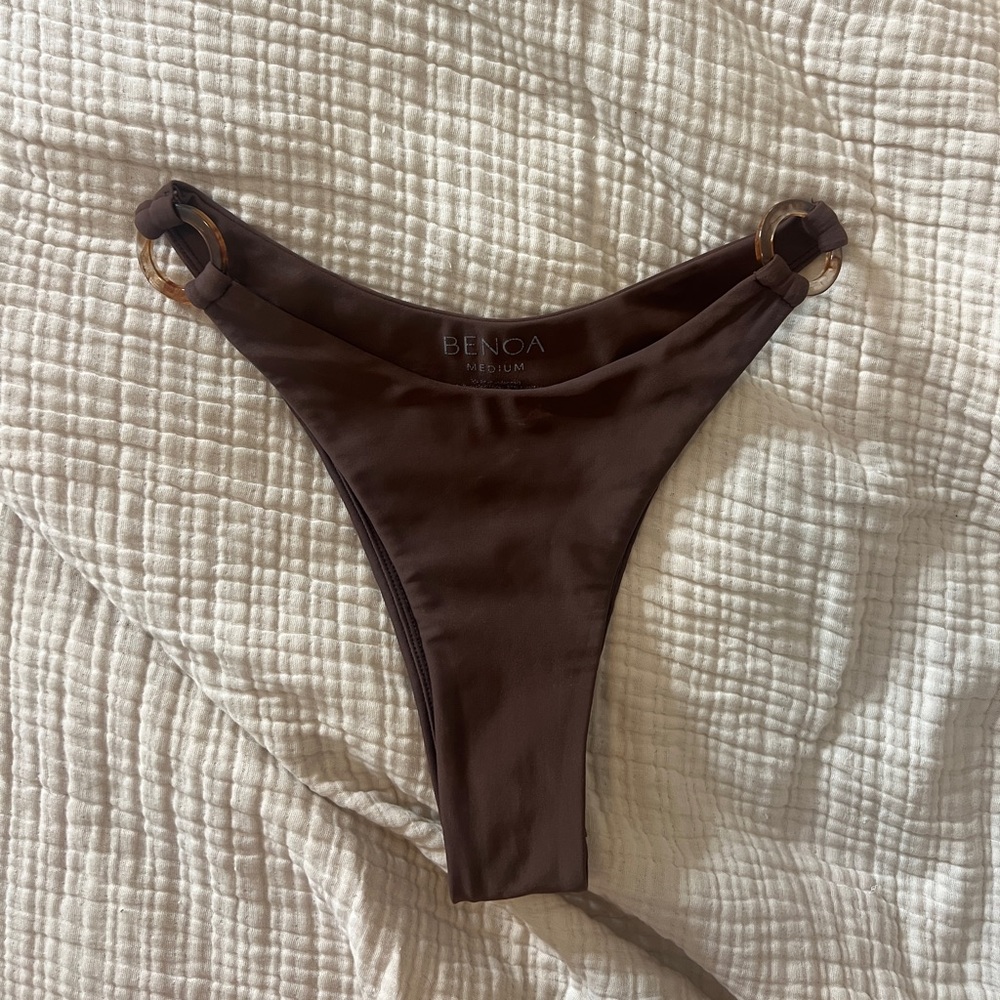 size M tahiti bottoms